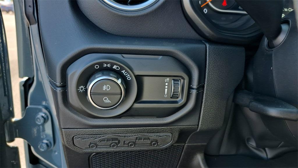 new 2025 Jeep Gladiator car, priced at $46,915