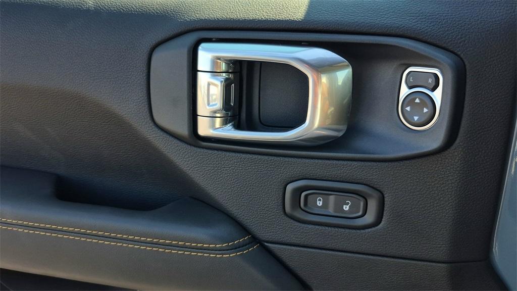 new 2025 Jeep Gladiator car, priced at $46,915