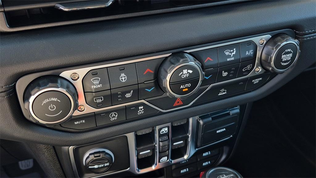 new 2025 Jeep Gladiator car, priced at $46,915