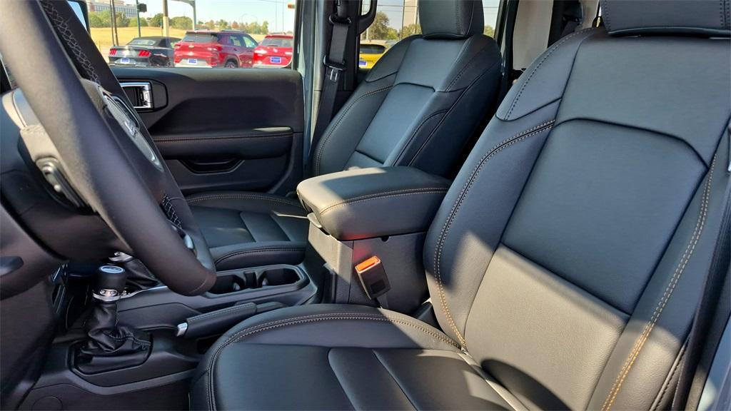 new 2025 Jeep Gladiator car, priced at $46,915