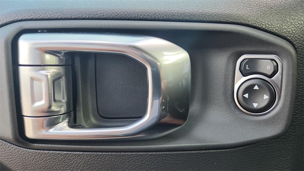 new 2025 Jeep Wrangler car, priced at $49,375