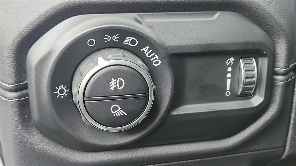 new 2025 Jeep Gladiator car, priced at $53,162