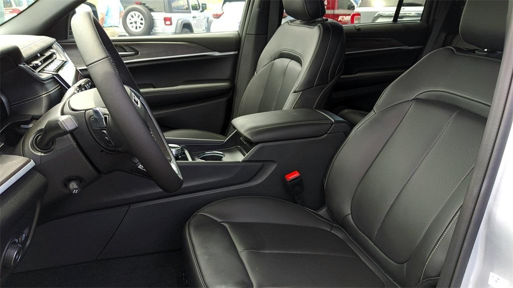 new 2025 Jeep Grand Cherokee L car, priced at $47,000