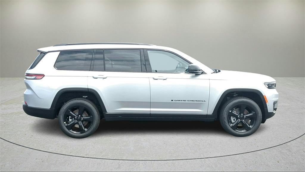 new 2025 Jeep Grand Cherokee L car, priced at $47,000