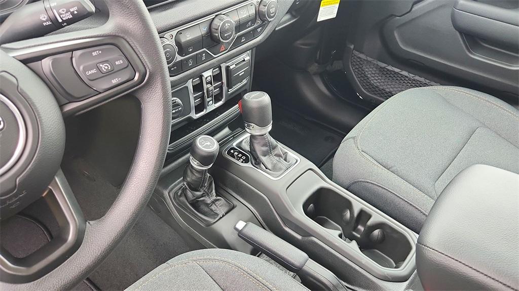 new 2025 Jeep Gladiator car, priced at $50,242