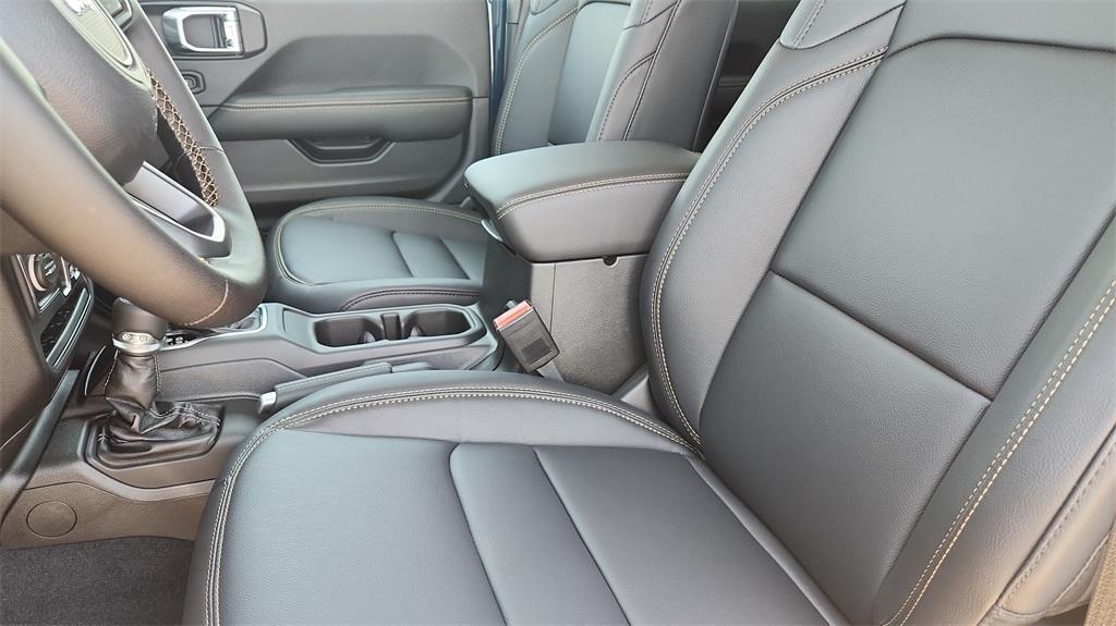new 2025 Jeep Gladiator car, priced at $41,250