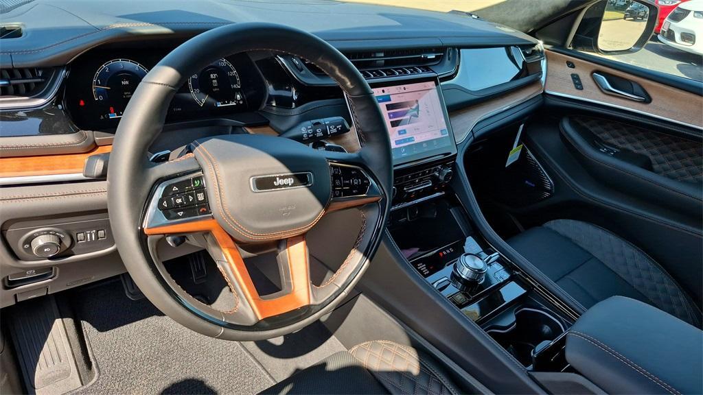 new 2025 Jeep Grand Cherokee car, priced at $64,275