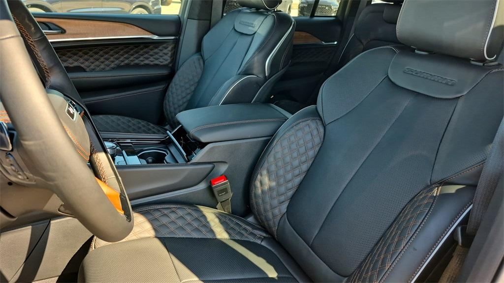 new 2025 Jeep Grand Cherokee car, priced at $64,275