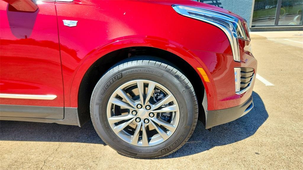 used 2021 Cadillac XT5 car, priced at $29,000