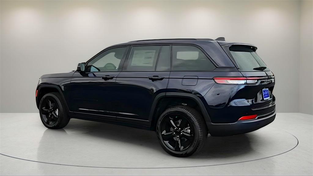 new 2025 Jeep Grand Cherokee car, priced at $46,000