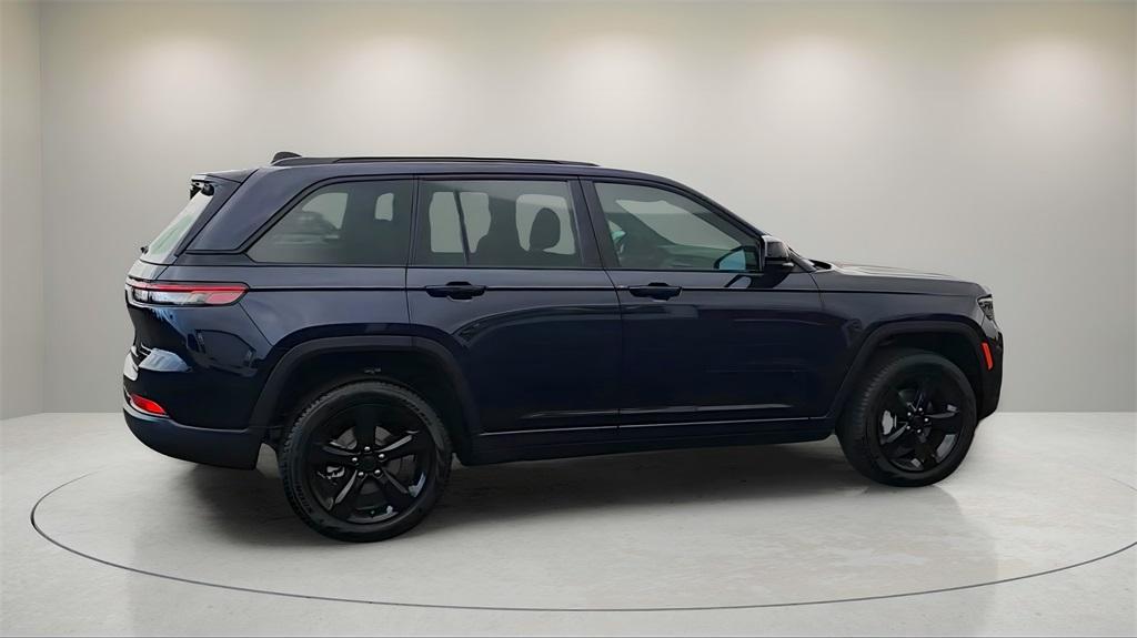 new 2025 Jeep Grand Cherokee car, priced at $46,000