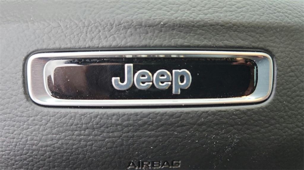 new 2025 Jeep Grand Cherokee car, priced at $46,000