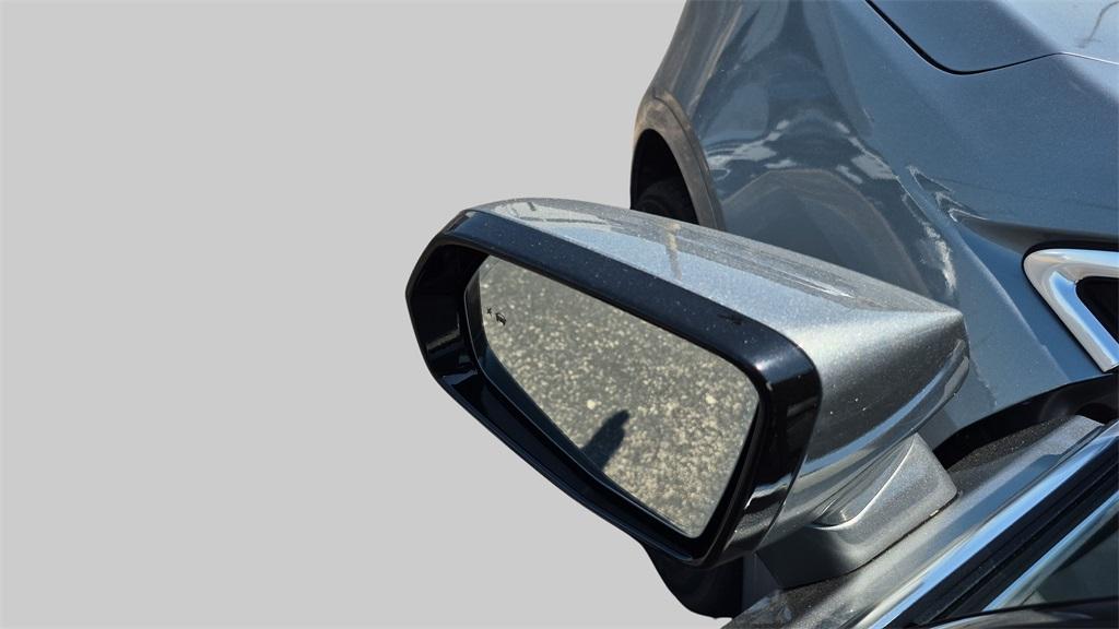 used 2023 Cadillac XT5 car, priced at $28,000