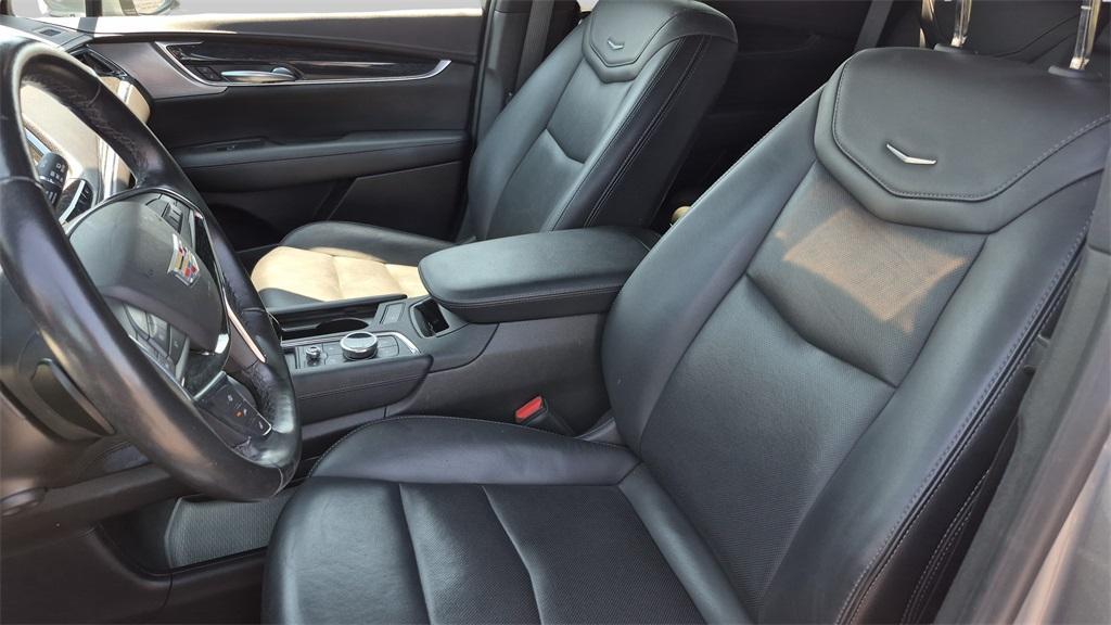 used 2023 Cadillac XT5 car, priced at $28,000