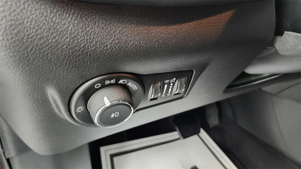 new 2025 Jeep Compass car, priced at $25,500