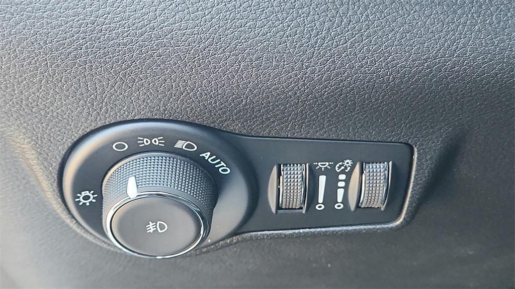 new 2025 Jeep Compass car, priced at $27,703