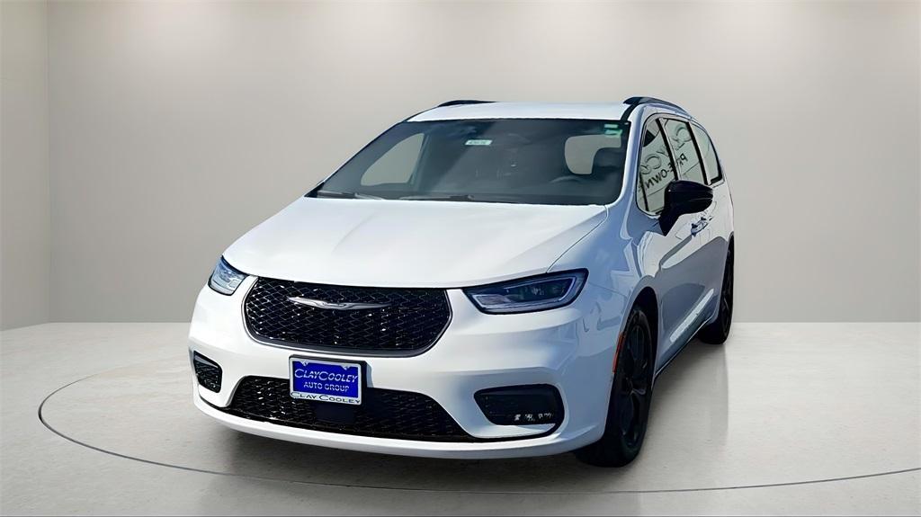 new 2024 Chrysler Pacifica car, priced at $40,500