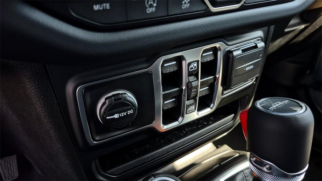 new 2025 Jeep Gladiator car, priced at $45,096