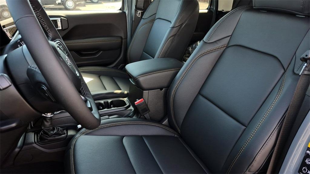 new 2025 Jeep Gladiator car, priced at $45,096