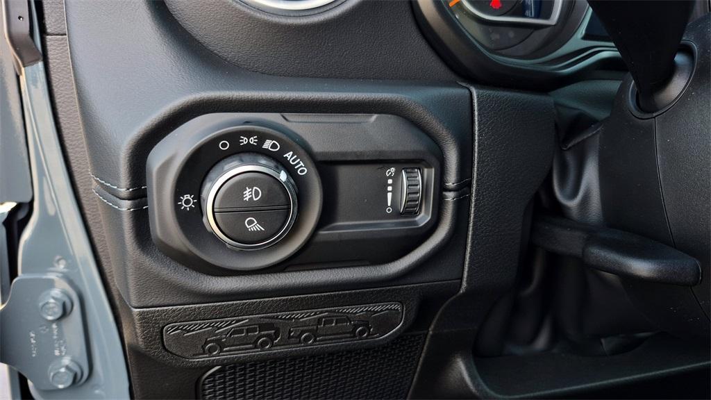 new 2025 Jeep Gladiator car, priced at $45,096