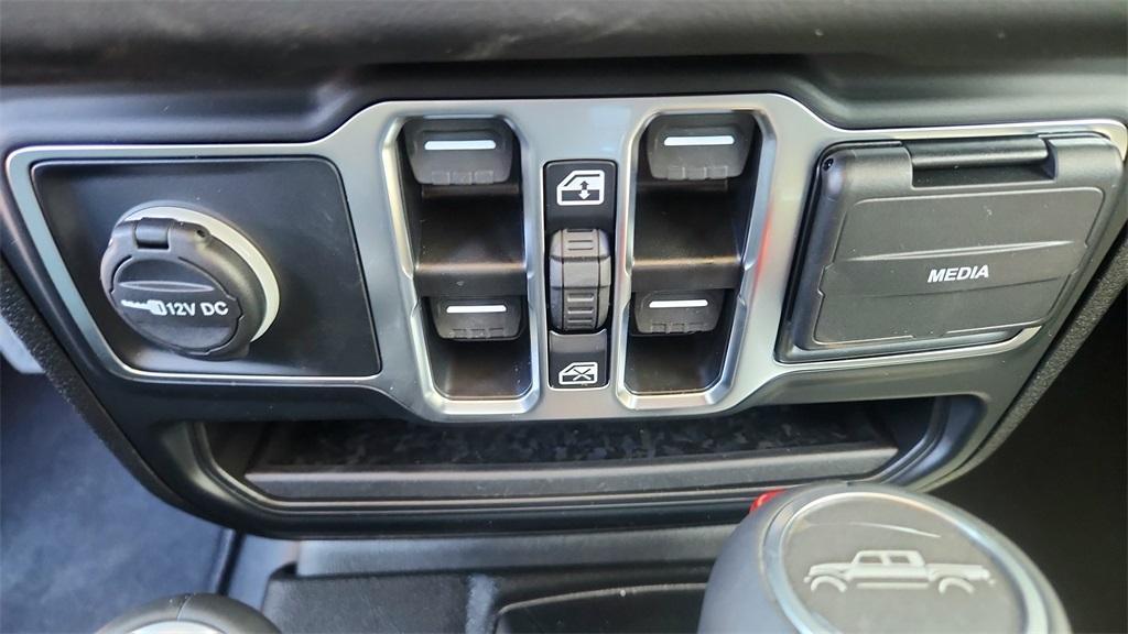 new 2025 Jeep Gladiator car, priced at $41,641