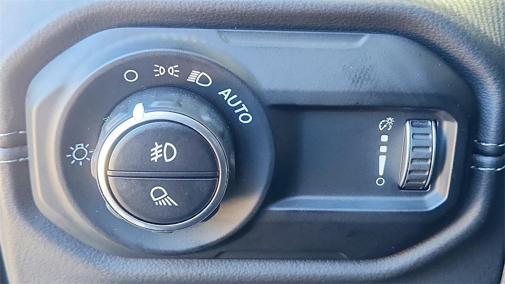 new 2025 Jeep Gladiator car, priced at $41,641