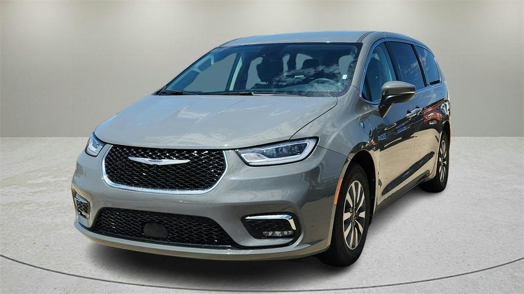used 2023 Chrysler Pacifica Hybrid car, priced at $25,000