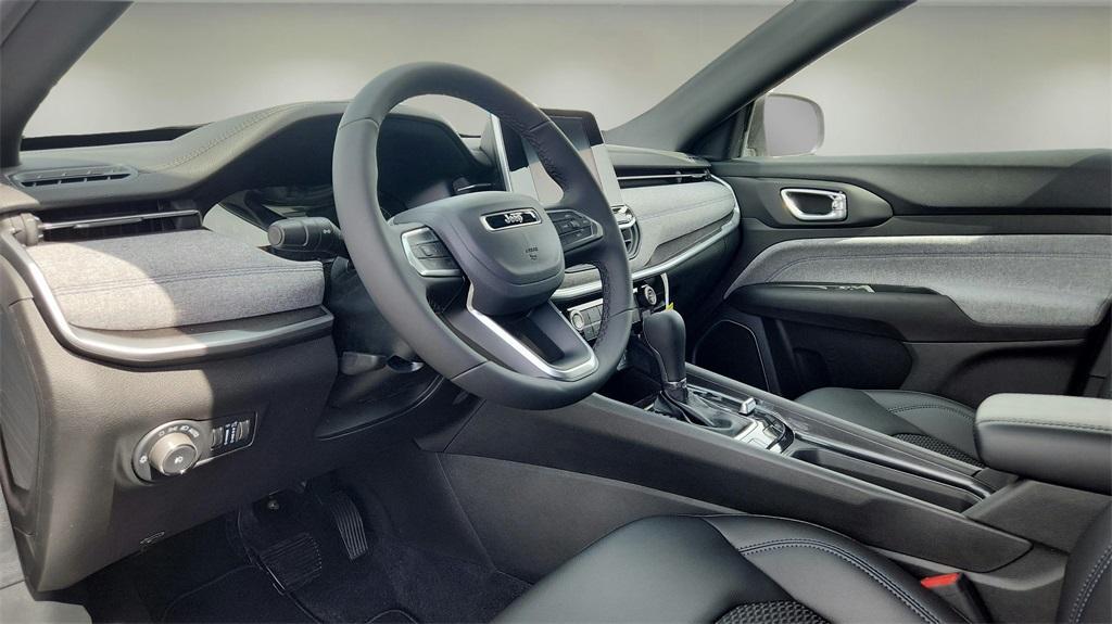 new 2025 Jeep Compass car, priced at $25,000