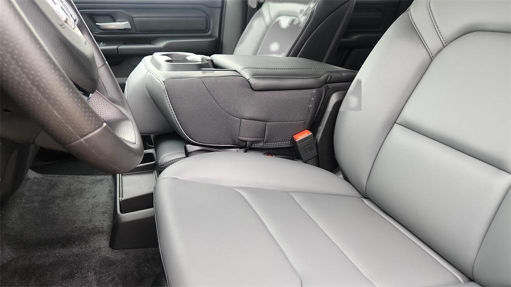 new 2025 Ram 1500 car, priced at $39,747