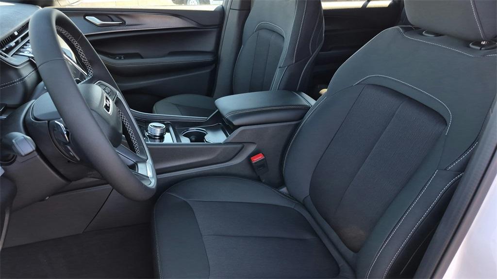 new 2025 Jeep Grand Cherokee L car, priced at $41,021