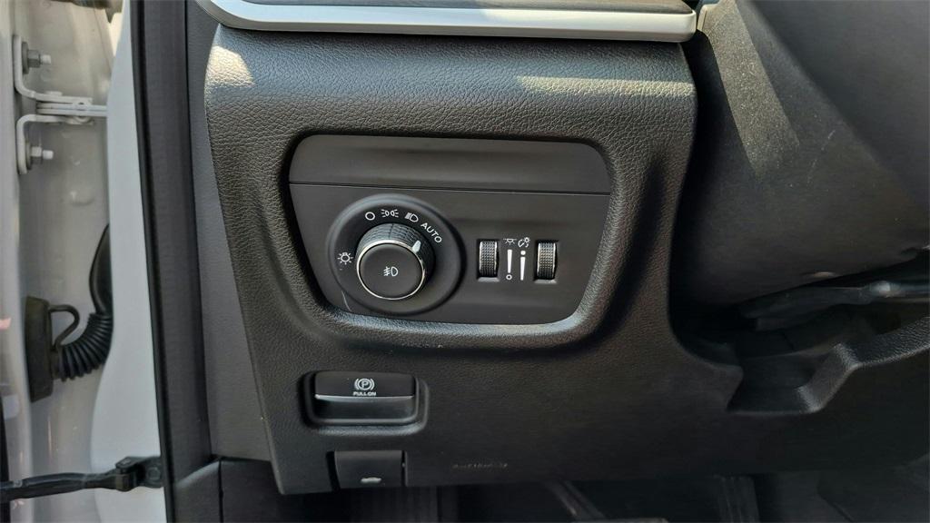 used 2023 Jeep Grand Cherokee car, priced at $21,417