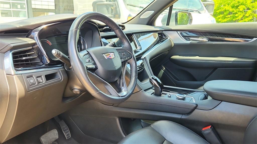 used 2023 Cadillac XT6 car, priced at $33,500