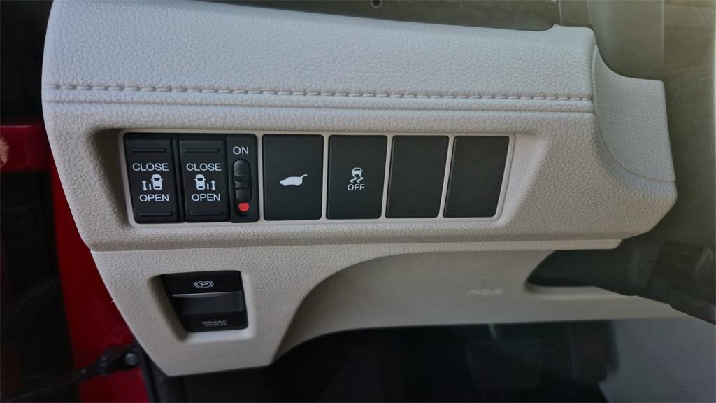 used 2025 Honda Odyssey car, priced at $39,500