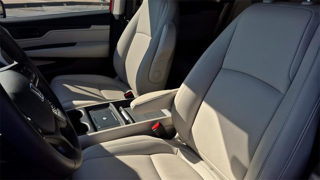 used 2025 Honda Odyssey car, priced at $39,500