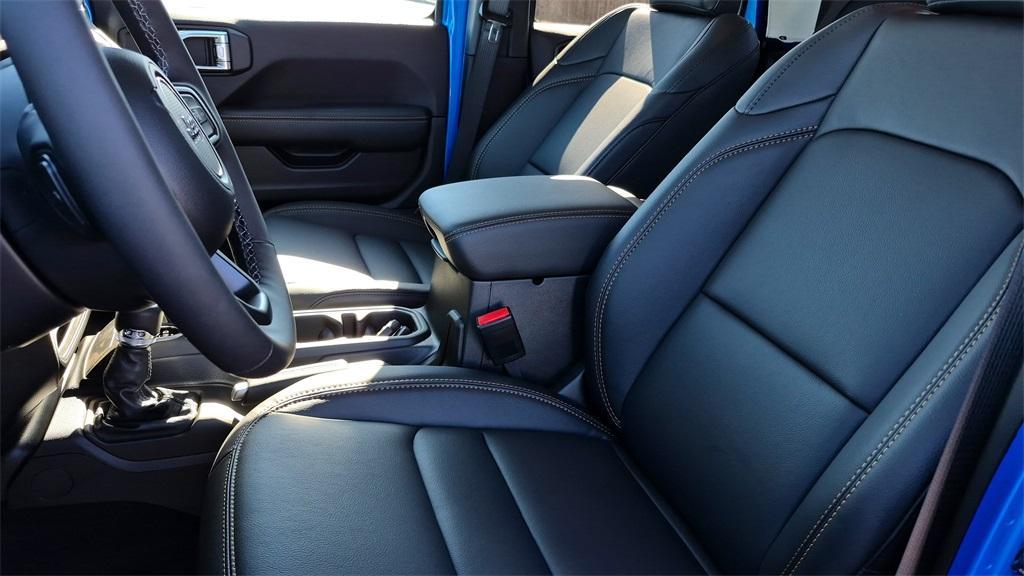 new 2025 Jeep Gladiator car, priced at $45,096