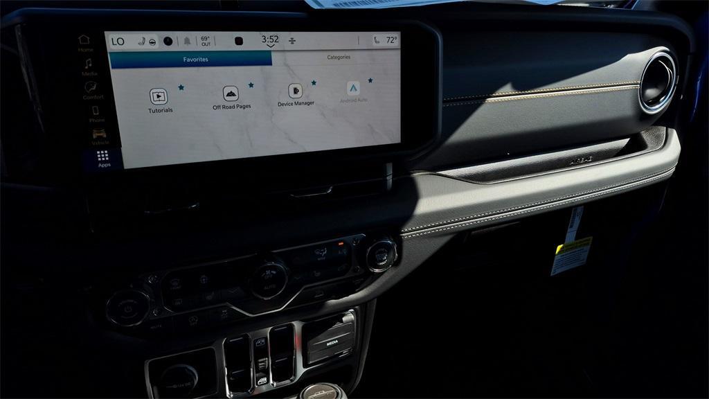 new 2025 Jeep Gladiator car, priced at $45,096