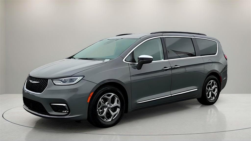 used 2022 Chrysler Pacifica car, priced at $25,000