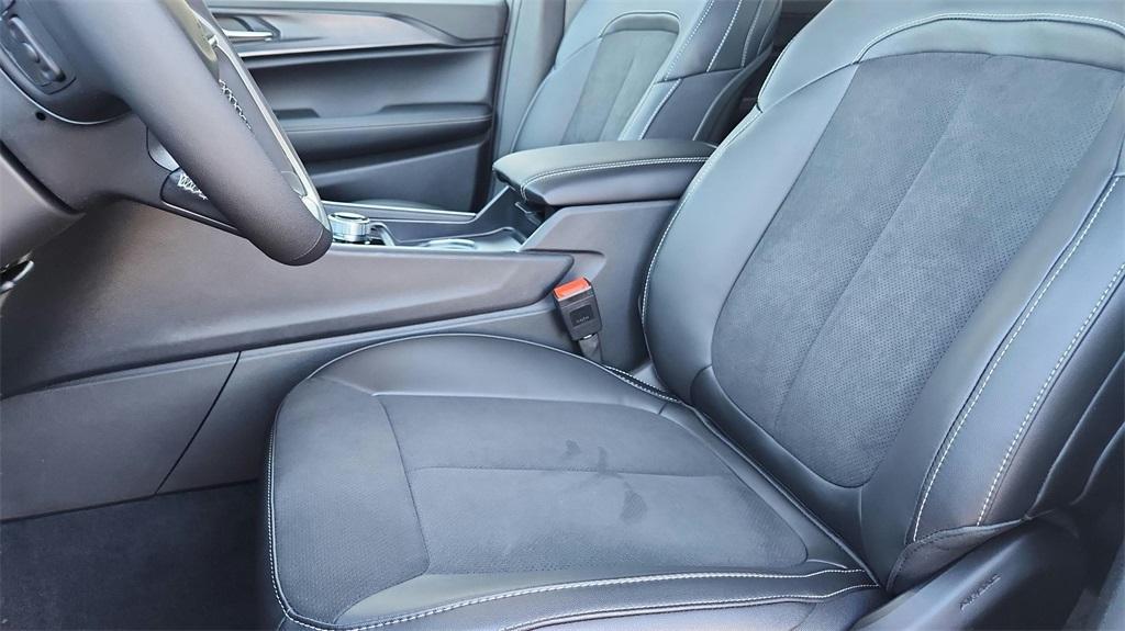 new 2025 Jeep Grand Cherokee L car, priced at $39,500