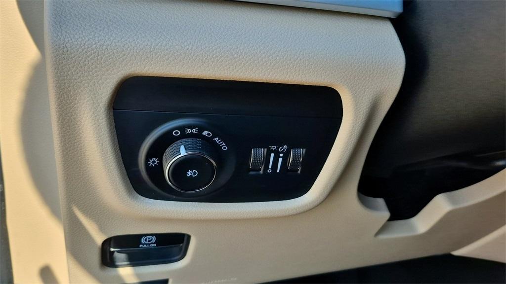 used 2021 Jeep Grand Cherokee L car, priced at $28,099