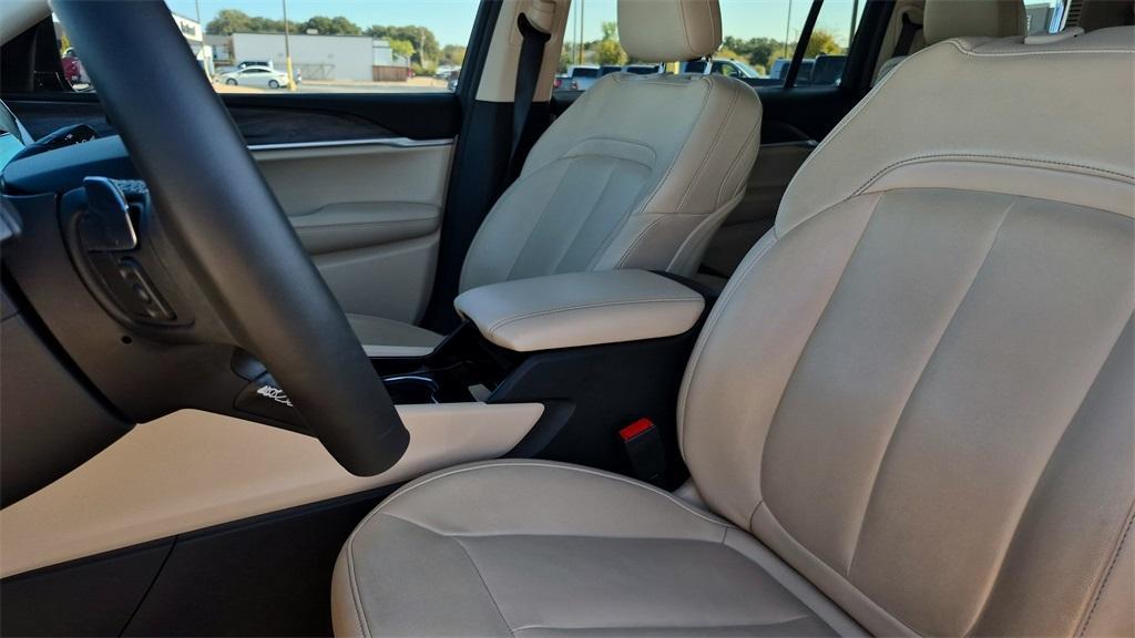 used 2021 Jeep Grand Cherokee L car, priced at $28,099