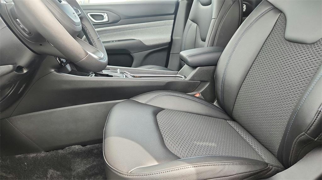new 2025 Jeep Compass car, priced at $25,000