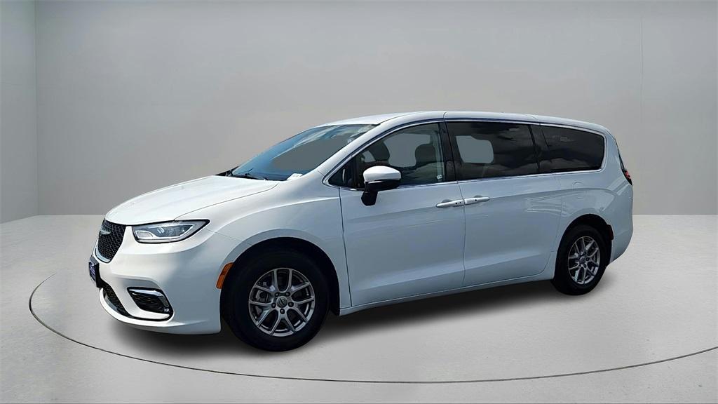 used 2023 Chrysler Pacifica car, priced at $22,000