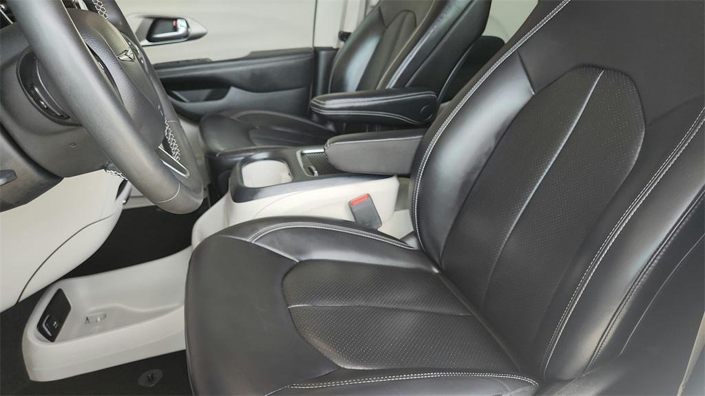 used 2023 Chrysler Pacifica car, priced at $22,000