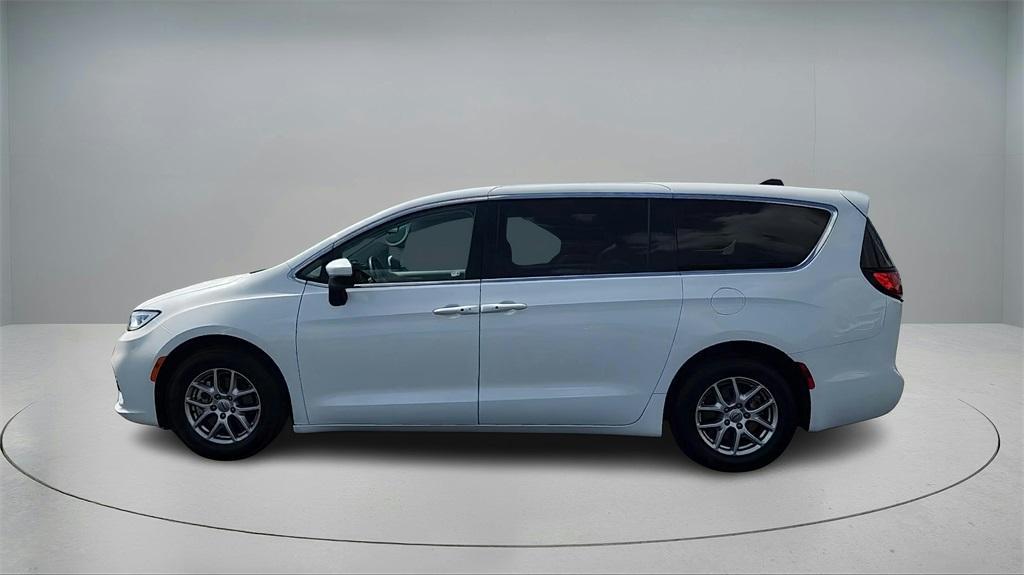 used 2023 Chrysler Pacifica car, priced at $22,000