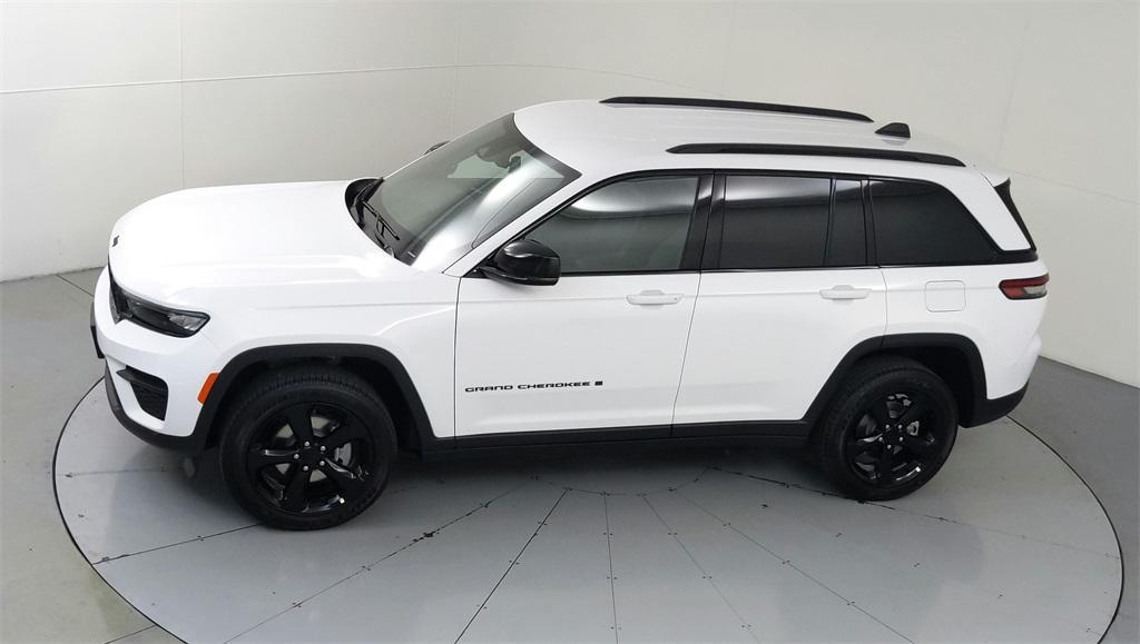 new 2024 Jeep Grand Cherokee car, priced at $39,500