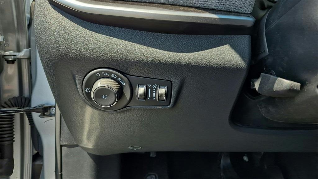 new 2025 Jeep Compass car, priced at $29,546