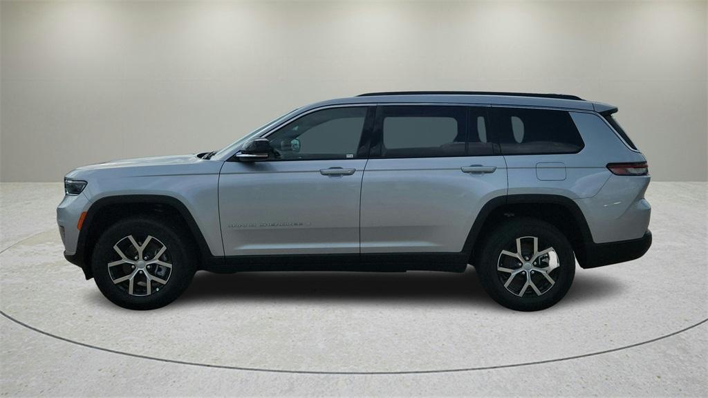new 2025 Jeep Grand Cherokee L car, priced at $43,000