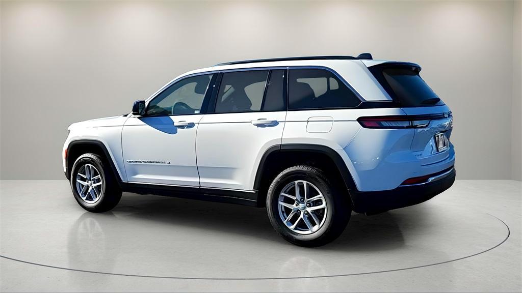 new 2025 Jeep Grand Cherokee car, priced at $39,000