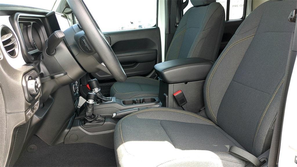 new 2025 Jeep Gladiator car, priced at $46,648