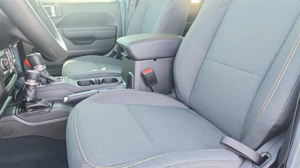 new 2025 Jeep Gladiator car, priced at $37,500